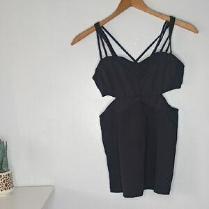 Lululemon athletica size 6 Black Strappy Cutout tank top athletic shirt